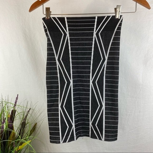 BCBGenerations Black & Ivory Print Bandage Bodycon Mini Skirt S XS New - Picture 2 of 5